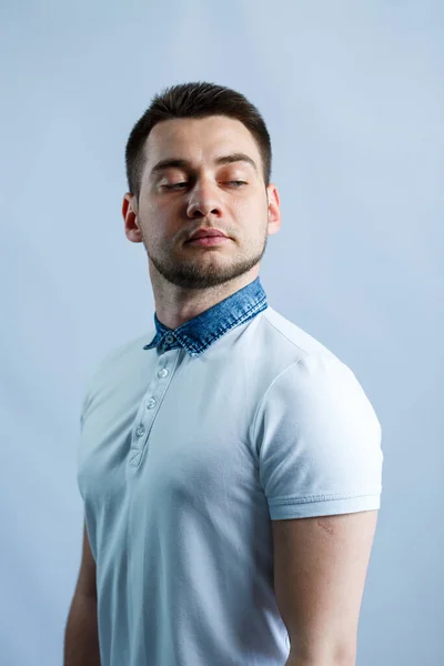 Portrait Homme Dans Polo Blanc Sur Fond Blanc Image Masculine — Photo