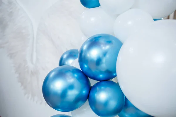 Синьо Білі Кульки Дитячому Святі — стокове фото
