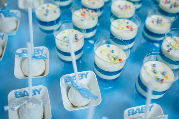 Süße Cupcakes Und Plätzchen Für Kinder Zum Geburtstag — Stockfoto