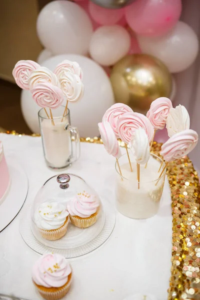 Leckere Süße Bonbons Und Kekse Für Kinder Zum Geburtstag — Stockfoto