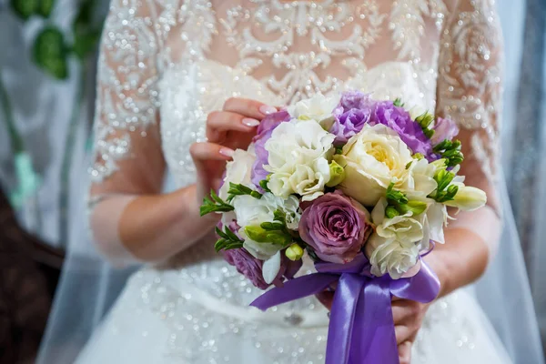 Gelin Için Güzel Bir Düğün Buketi — Stok fotoğraf