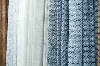 Pencereler için perdeler, dairede ağ desenli tül