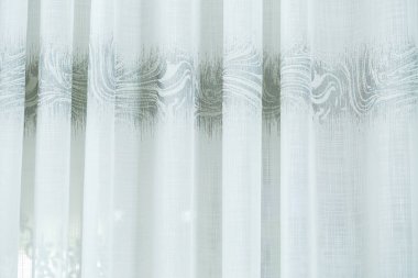 Pencereler için perdeler, daire için tül, kumaş mağazası.