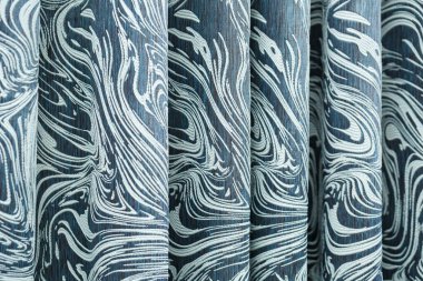 Pencereler için perdeler, daire için tül, kumaş mağazası.