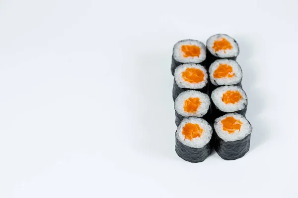 Rolos Com Peixe Vermelho Arroz Fresco Com Salmão Envolto Nori — Fotografia de Stock