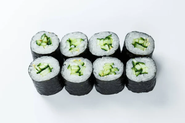 Comida Japonesa Rollos Con Pepino Maduro Arroz Fresco Con Verduras — Foto de Stock