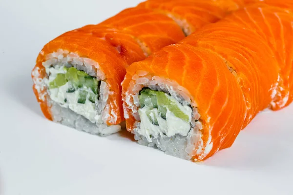 Sushi Broodjes Philadelphia Klassieker Met Verse Zalm Roomkaas Japans Traditioneel — Stockfoto