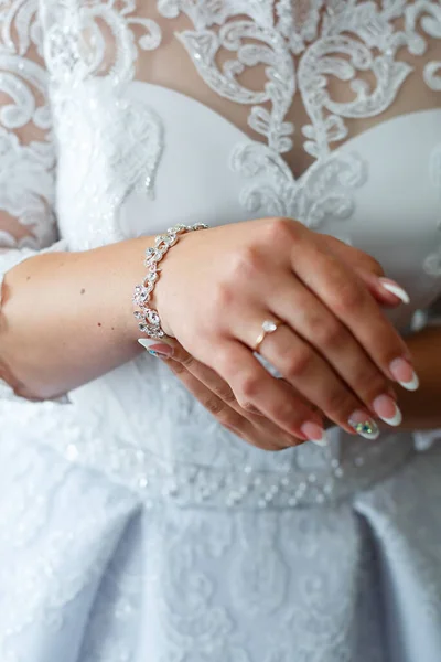 Novia Pone Joyas Boda Día Boda — Foto de Stock