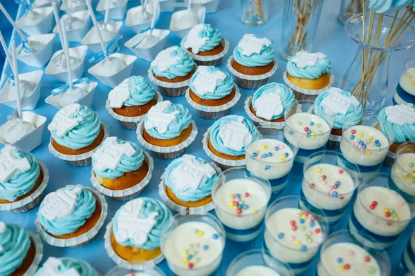 Söta Cupcakes Och Kakor För Barn Födelsedagen — Stockfoto
