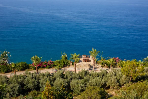 Una Vista Costa Mediterránea Con Olas Agua Azul Paisaje Marino — Foto de Stock