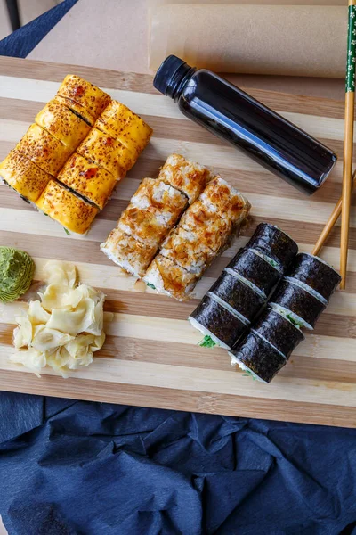 Set Traditional Japanese Dishes Sushi Rolls Nigiri Raw Salmon Rice — Stock Photo, Image