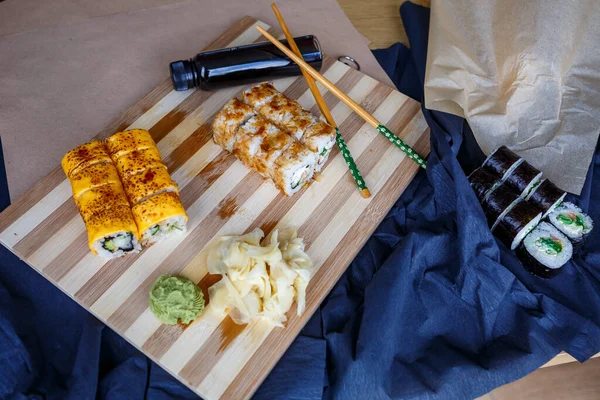 Set Traditional Japanese Dishes Sushi Rolls Nigiri Raw Salmon Rice — Stock Photo, Image