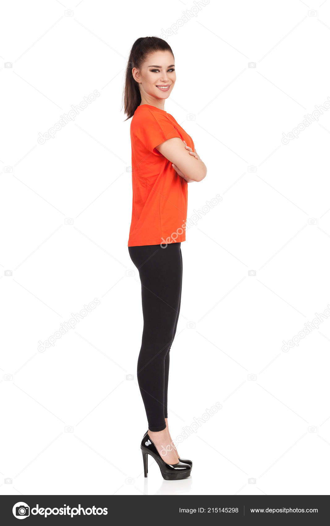 black shirt and black leggings