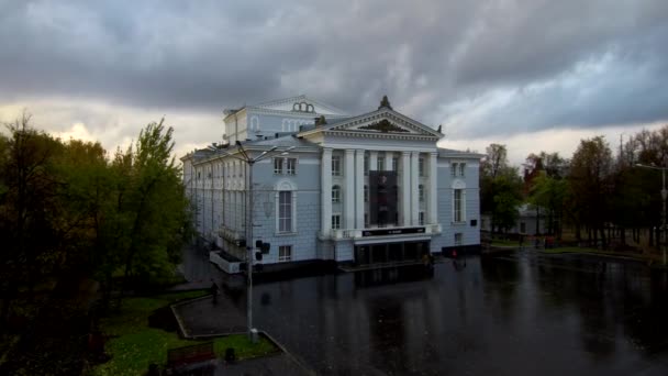 Forntida opera och balett teater i staden. — Stockvideo