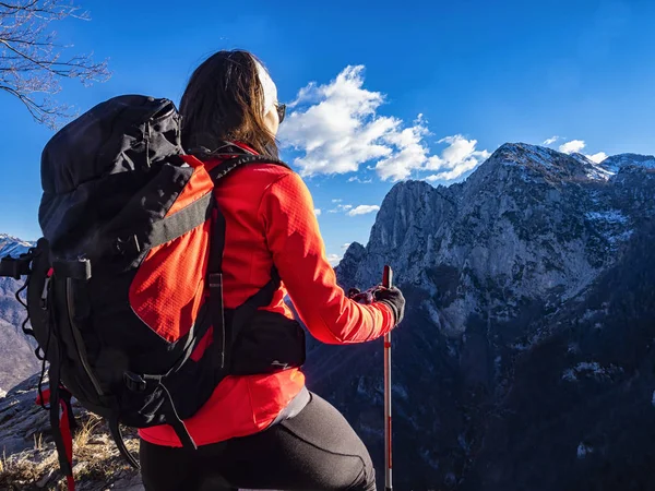 Жіночий Пішохід Альпах — стокове фото