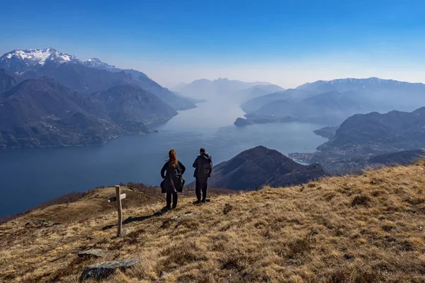 Como Alpleri 'nde gezinti.