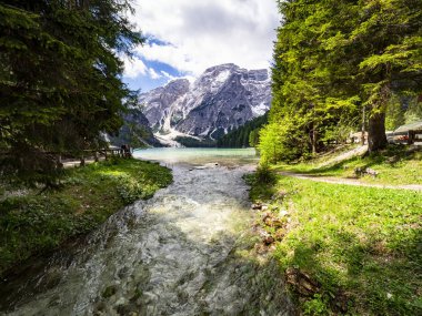  Braies Gölü dolomitlerin en güzel göllerinden biri