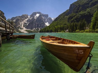  Braies Gölü dolomitlerin en güzel göllerinden biri