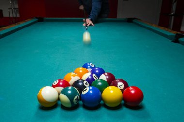 Bilardo oyunu resimleri yakın
