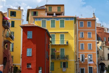 Menton'daki renkli evler ( Fransa )