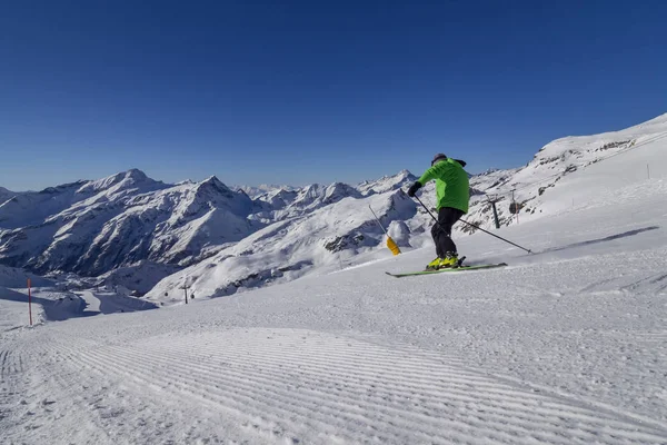 Esquiador Nos Alpes — Fotografia de Stock