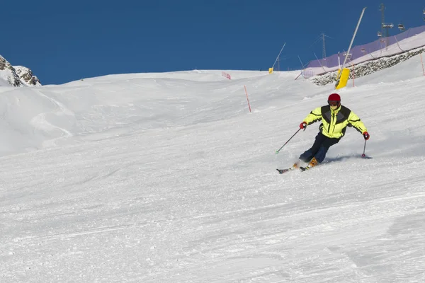 Esquiador Nos Alpes — Fotografia de Stock