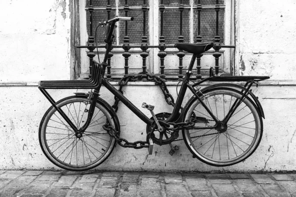 Bicicleta Cerrada Blanco Negro — Foto de Stock