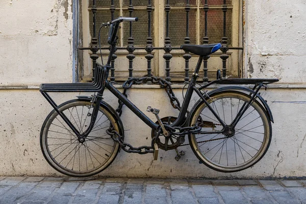 Bicicleta Trancada Beco — Fotografia de Stock