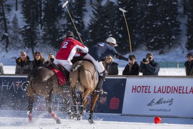 St. Moritz - 27 Ocak 2018: Kar Polo Dünya Kupası St.Moritz 2018'de maç aktiviteleri