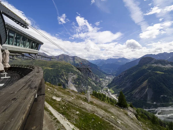 Pavillon, Courmayeur 'da Skyway teleferiğindeki ara istasyon