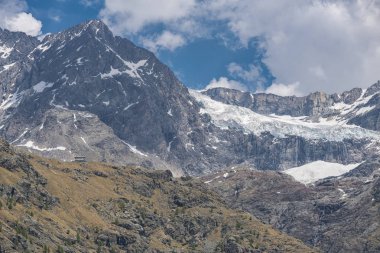 Alp buzul Vadisi manzara