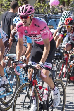 Giro d 'ıtalia 2017 05/21/2017 (Italya): Giro d 'Italia 'nın dünyanın en önemli bisiklet yarışmalarından birinin resimleri. Pubblic destek ve fotoğraf çekmek rota yanında durabilir 