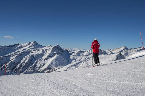 Лыжник Альпах — стоковое фото