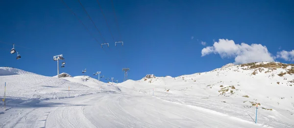 阿尔卑斯山的滑雪坡 — 图库照片