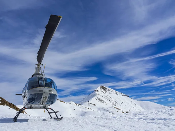 Alplerde Helikopter — Stok fotoğraf