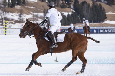 St. Moritz ( İsviçre ) - 30 Ocak 2016: Kar Polo Dünya Kupası St.Moritz 2016'da maç aktiviteleri