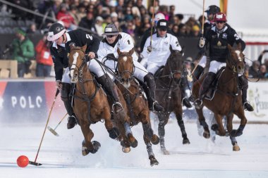 St. Moritz ( İsviçre ) - 30 Ocak 2016: Kar Polo Dünya Kupası St.Moritz 2016'da maç aktiviteleri