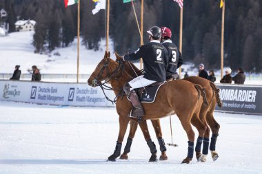 St. Moritz ( İsviçre ) - 30 Ocak 2016: Kar Polo Dünya Kupası St.Moritz 2016'da maç aktiviteleri