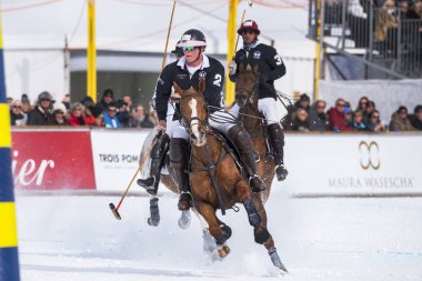 St. Moritz ( İsviçre ) - 30 Ocak 2016: Kar Polo Dünya Kupası St.Moritz 2016'da maç aktiviteleri