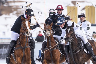 St. Moritz ( İsviçre ) - 30 Ocak 2016: Kar Polo Dünya Kupası St.Moritz 2016'da maç aktiviteleri