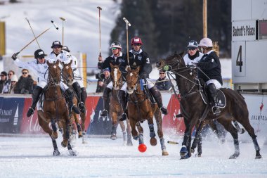 St. Moritz ( İsviçre ) - 30 Ocak 2016: Kar Polo Dünya Kupası St.Moritz 2016'da maç aktiviteleri