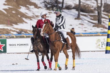St. Moritz ( İsviçre ) - 30 Ocak 2016: Kar Polo Dünya Kupası St.Moritz 2016'da maç aktiviteleri