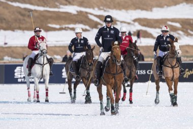 St. Moritz ( İsviçre ) - 30 Ocak 2016: Kar Polo Dünya Kupası St.Moritz 2016'da maç aktiviteleri