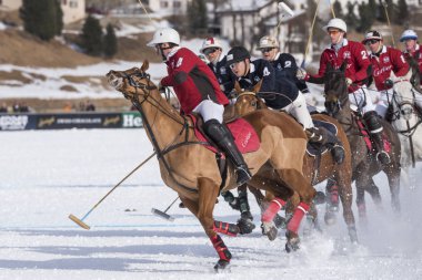 St. Moritz ( İsviçre ) - 30 Ocak 2016: Kar Polo Dünya Kupası St.Moritz 2016'da maç aktiviteleri