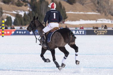 St. Moritz ( İsviçre ) - 30 Ocak 2016: Kar Polo Dünya Kupası St.Moritz 2016'da maç aktiviteleri
