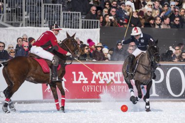 St. Moritz ( İsviçre ) - 30 Ocak 2016: Kar Polo Dünya Kupası St.Moritz 2016'da maç aktiviteleri