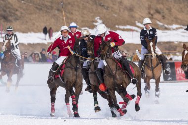 St. Moritz ( İsviçre ) - 30 Ocak 2016: Kar Polo Dünya Kupası St.Moritz 2016'da maç aktiviteleri