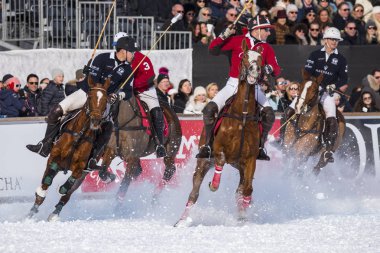St. Moritz ( İsviçre ) - 30 Ocak 2016: Kar Polo Dünya Kupası St.Moritz 2016'da maç aktiviteleri