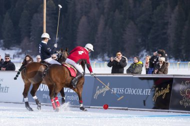St. Moritz ( İsviçre ) - 30 Ocak 2016: Kar Polo Dünya Kupası St.Moritz 2016'da maç aktiviteleri