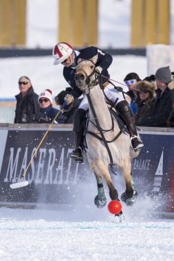 St. Moritz ( İsviçre ) - 30 Ocak 2016: Kar Polo Dünya Kupası St.Moritz 2016'da maç aktiviteleri